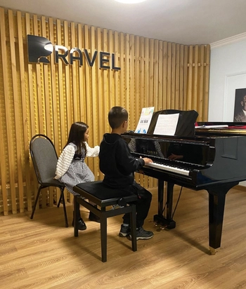 Клавишные инструменты в Ravel Piano Arts School на Байтурсынова 95, 1 этаж, Алмалинский район