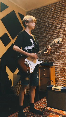Струнные инструменты в JK MUSIC SCHOOL на Кабдолова 22в, отдельно стоящее здание, Ауэзовский район