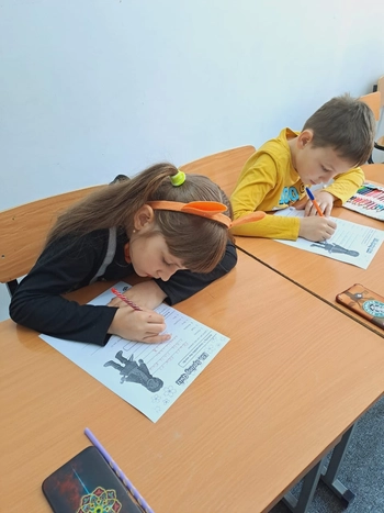 Английский язык в ОТЛИЧНИКИ на Аксай-4 22, 1, Ауэзовский район